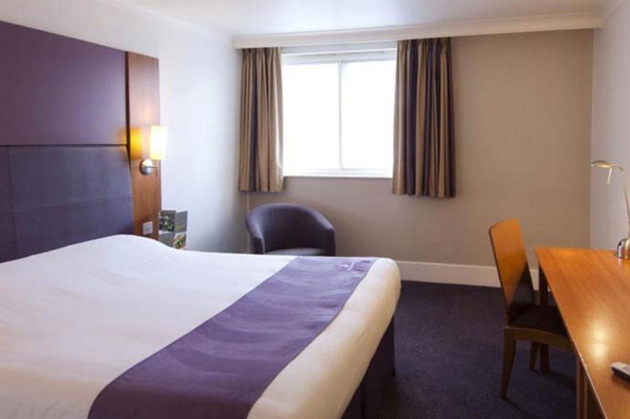 Premier Inn Knutsford Exterior photo